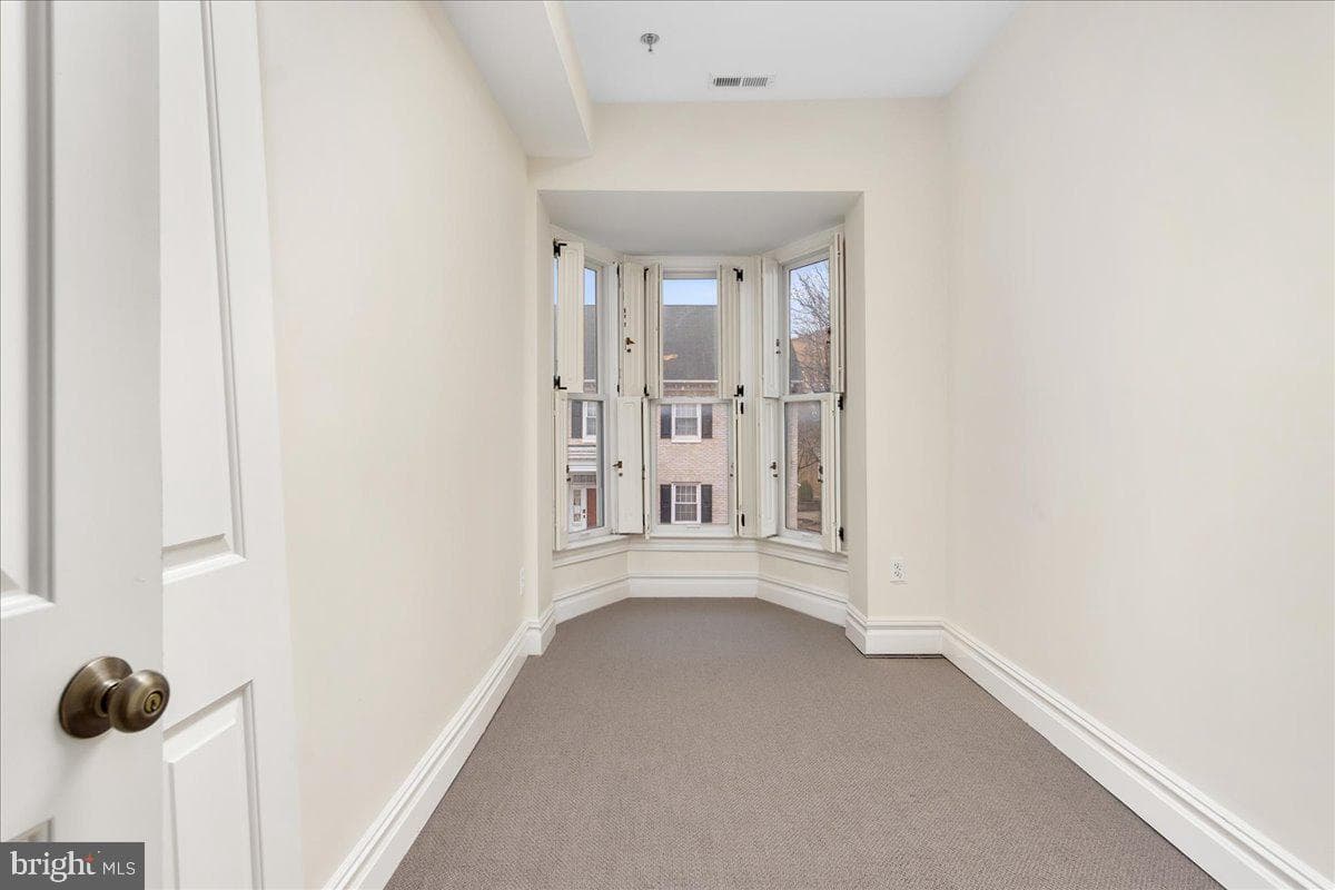140 S Potomac Street photo 19