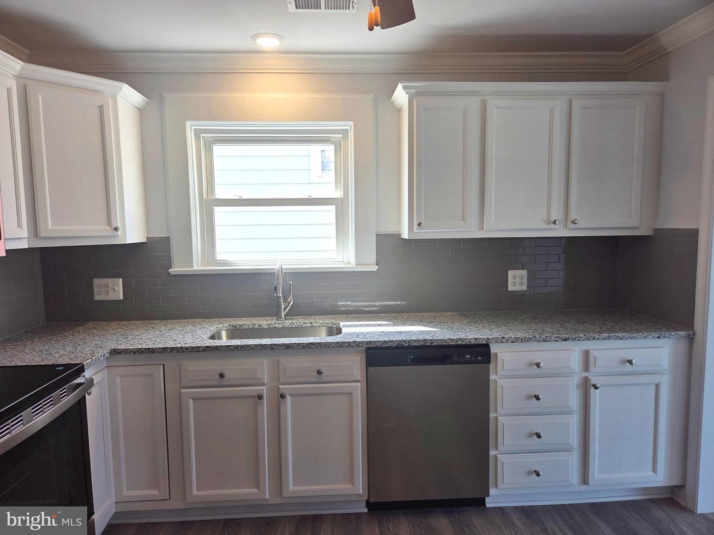 460 Pangborn Boulevard photo 4