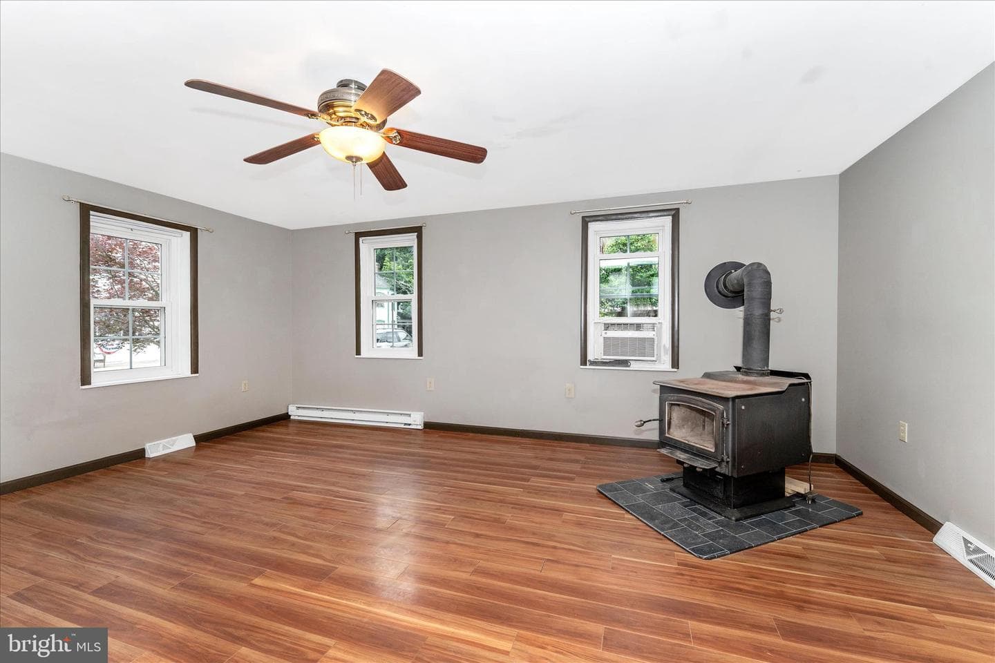 21321 Leiter Street photo 10