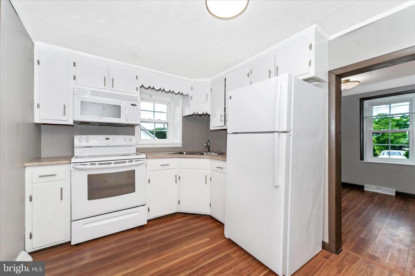 21321 Leiter Street photo 16