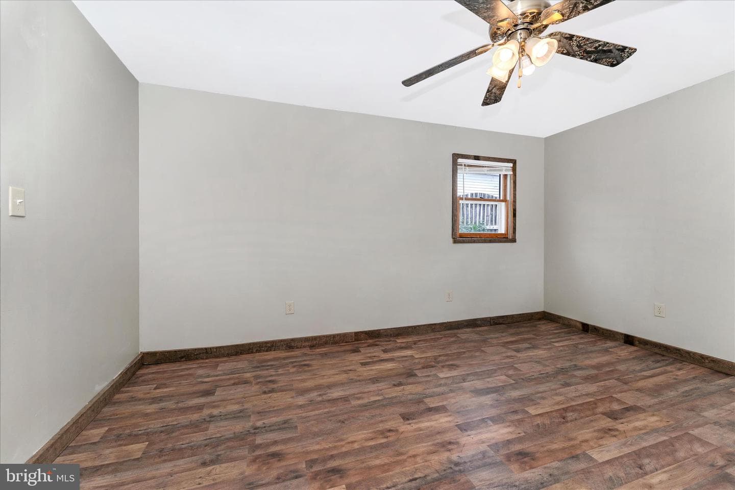 21321 Leiter Street photo 20