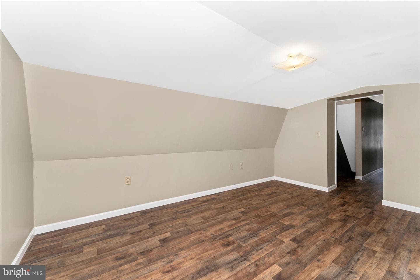 21321 Leiter Street photo 37