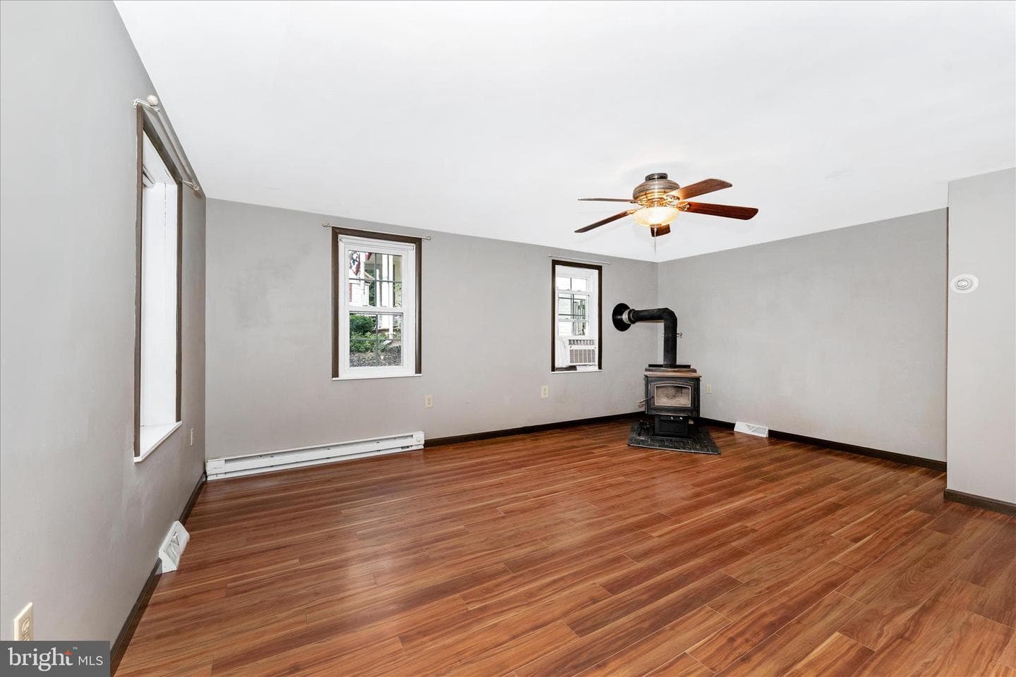 21321 Leiter Street photo 7