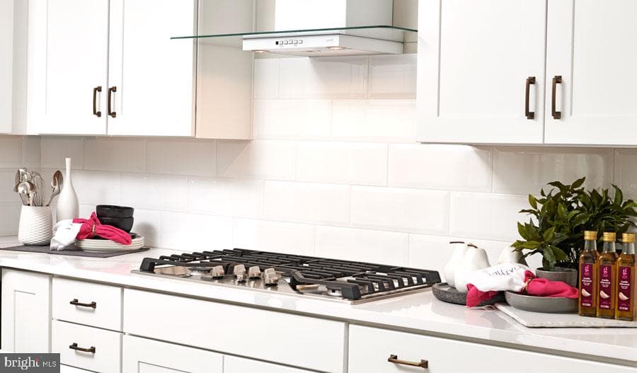 19004 Amesbury Road photo 12