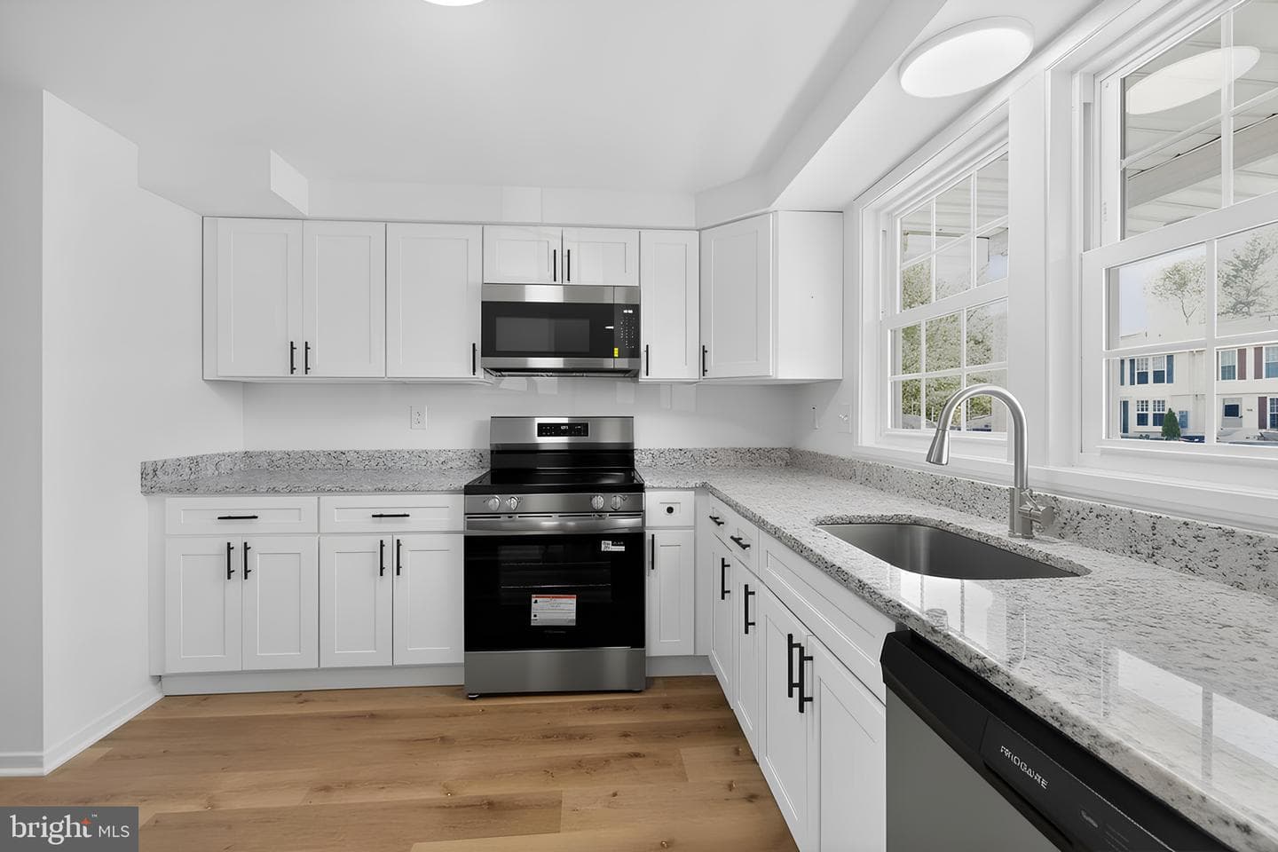 1531 Iris Court photo 9