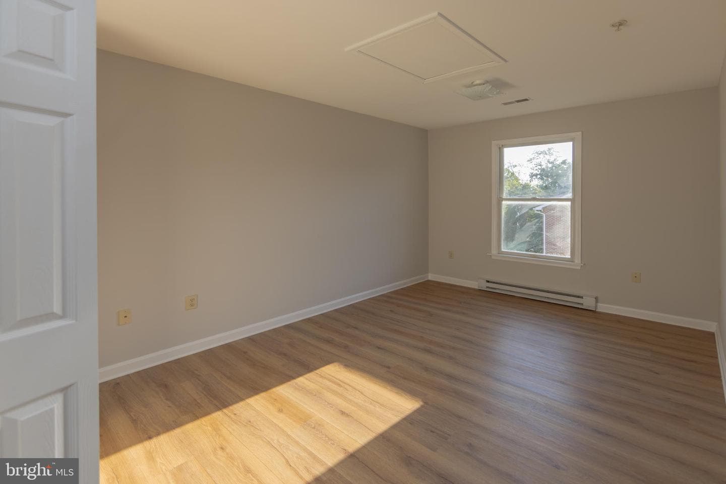 549 Pangborn Blvd photo 16