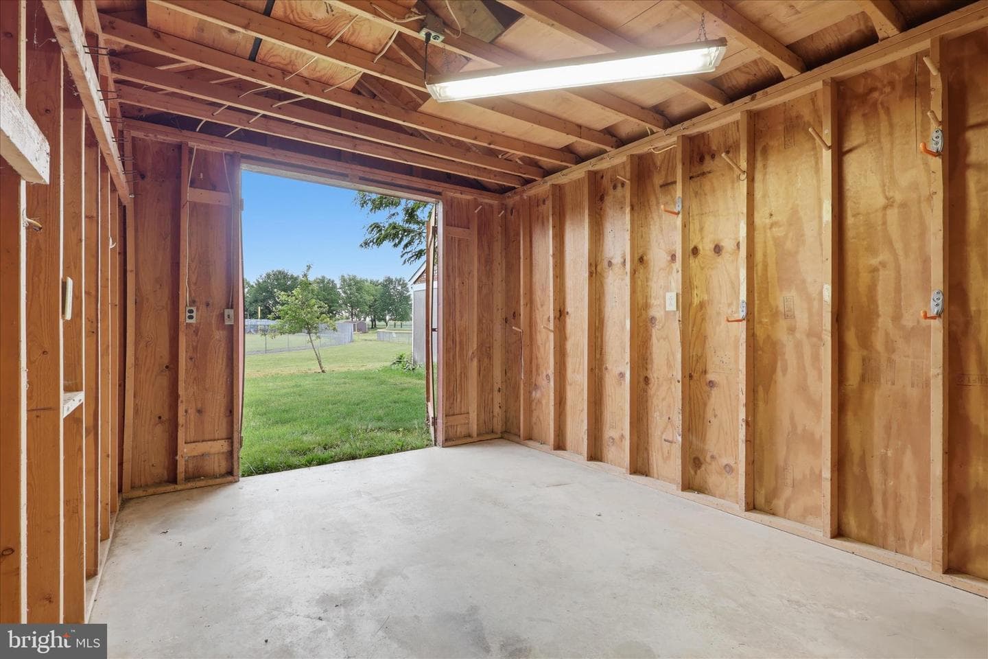 12421 Nesbitt Avenue photo 36