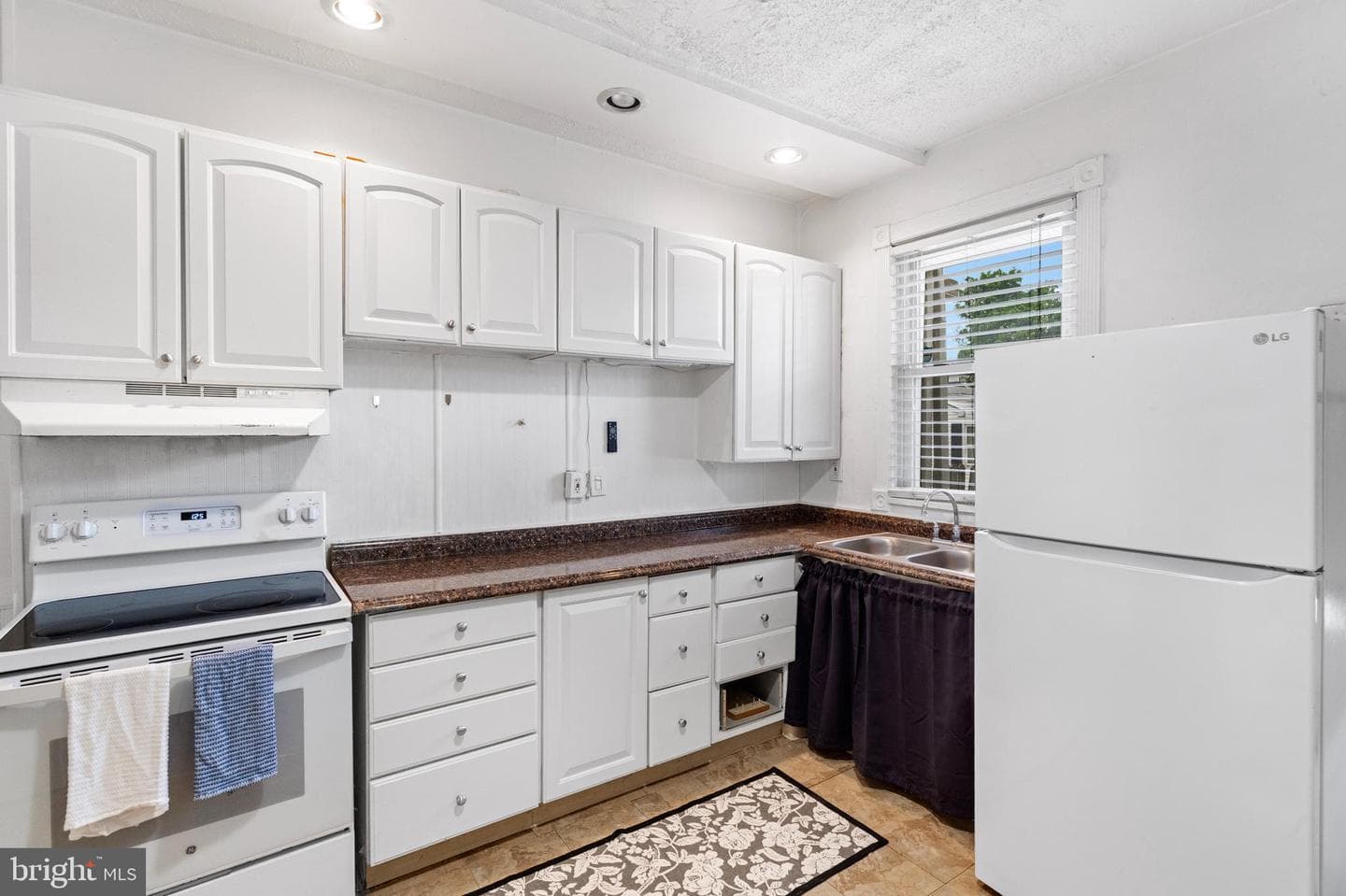 914 Salem Avenue photo 8