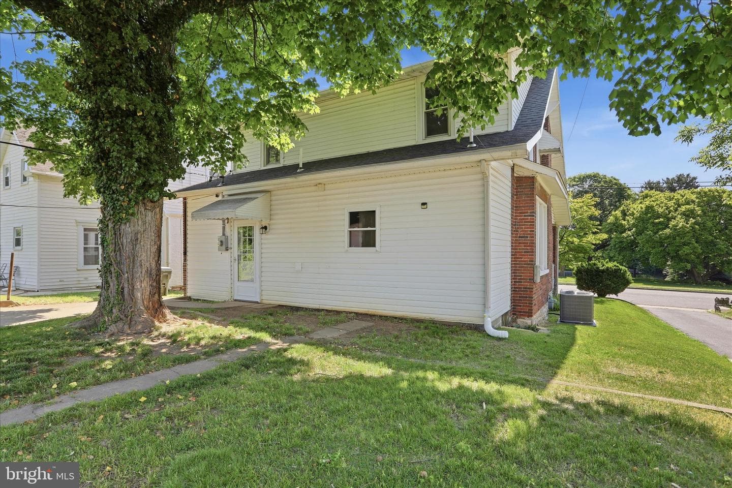 819 Summit Avenue photo 40