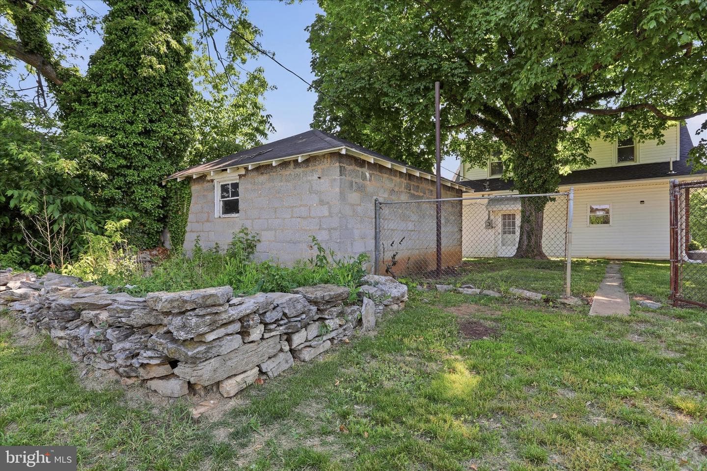 819 Summit Avenue photo 88