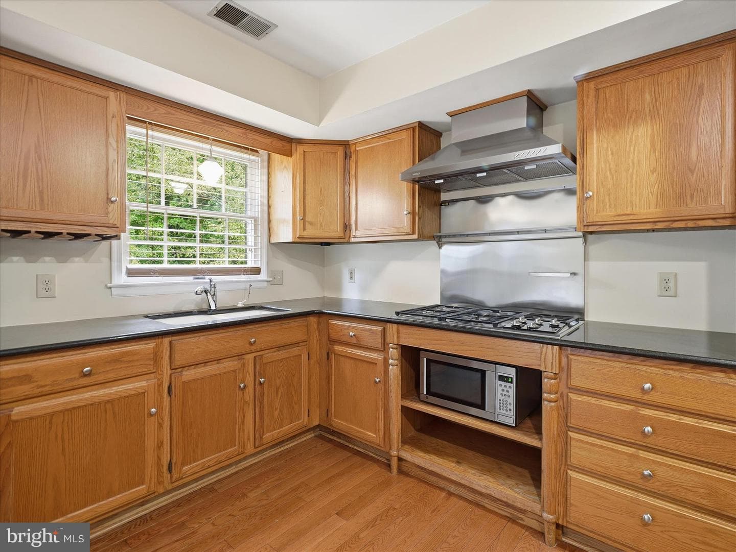 1002 Lindsay Lane photo 14