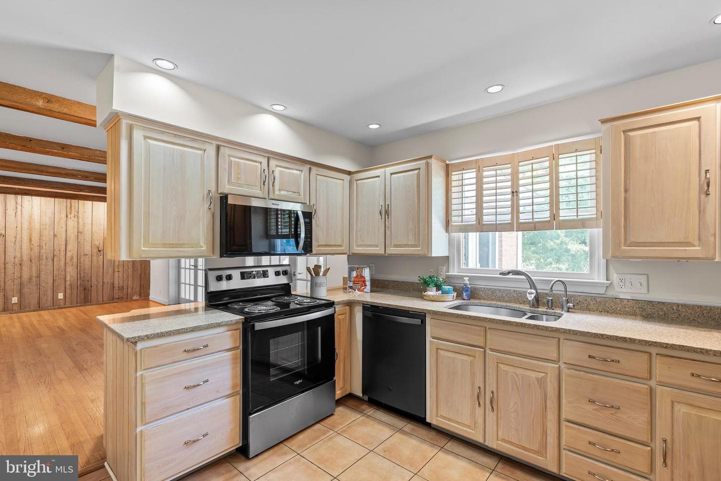 1916 Applewood Circle photo 3