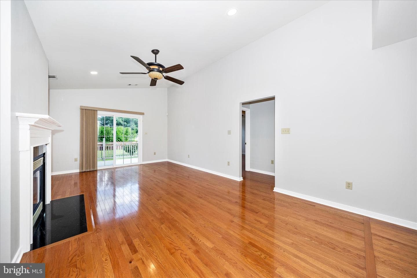17817 Sherman Avenue photo 10