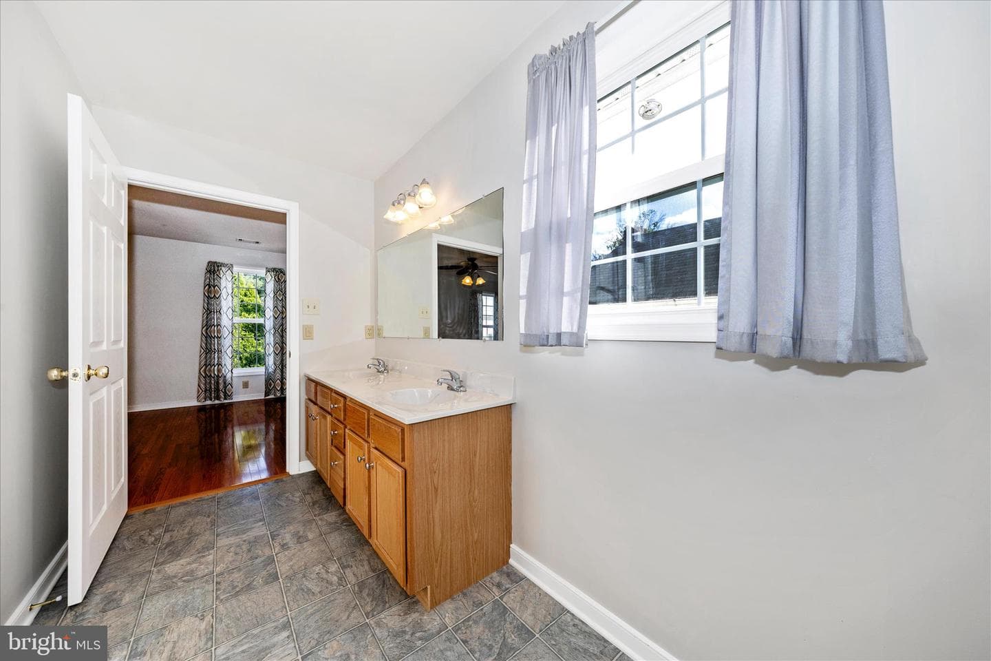 17817 Sherman Avenue photo 34