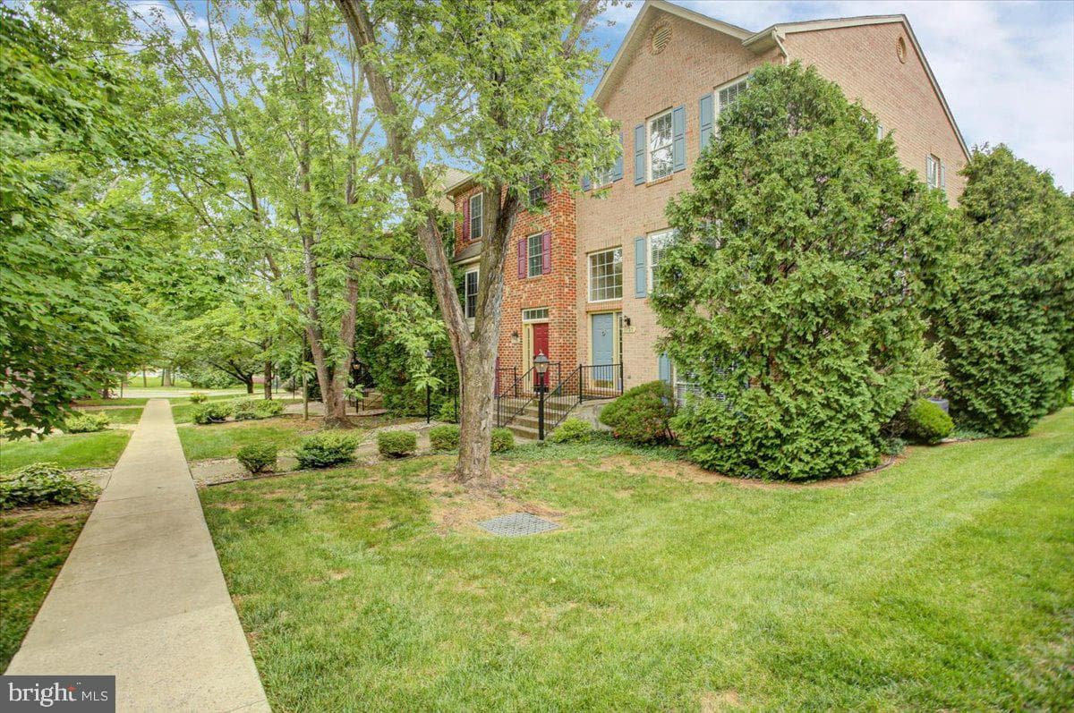 1153 Lindsay Ln photo 3