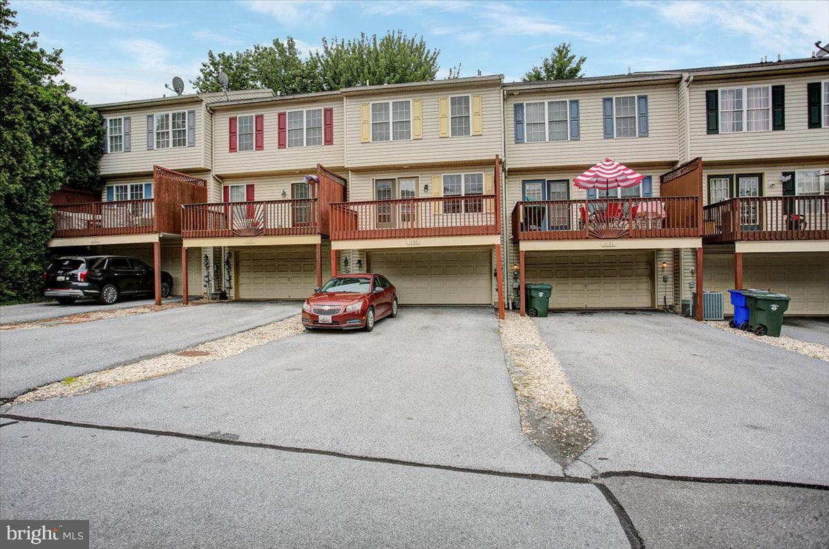 1153 Lindsay Ln photo 4