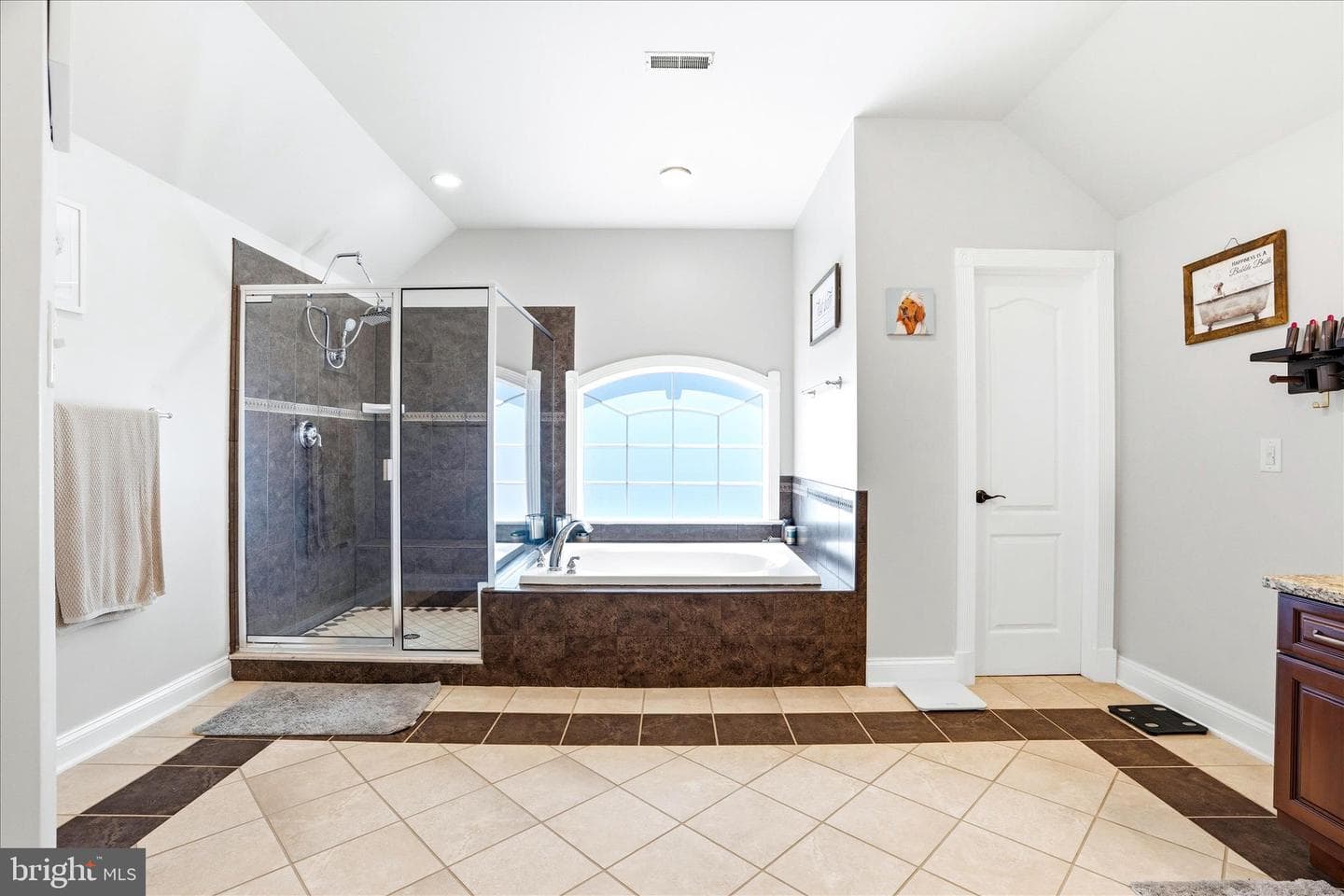 20510 Tehrani Lane photo 38
