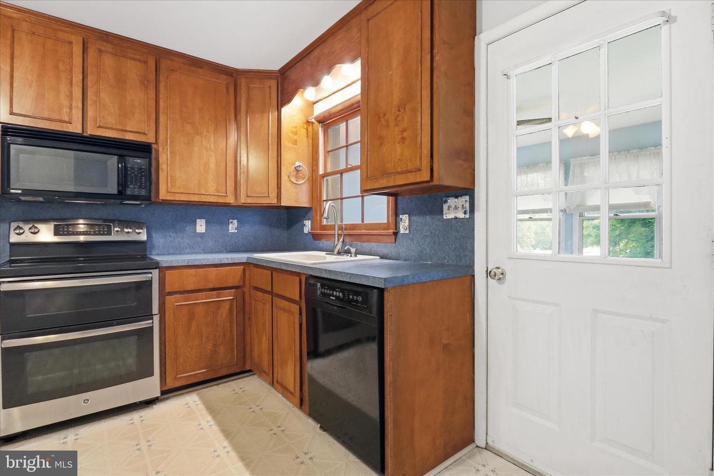 17813 Greentree Terrace photo 9