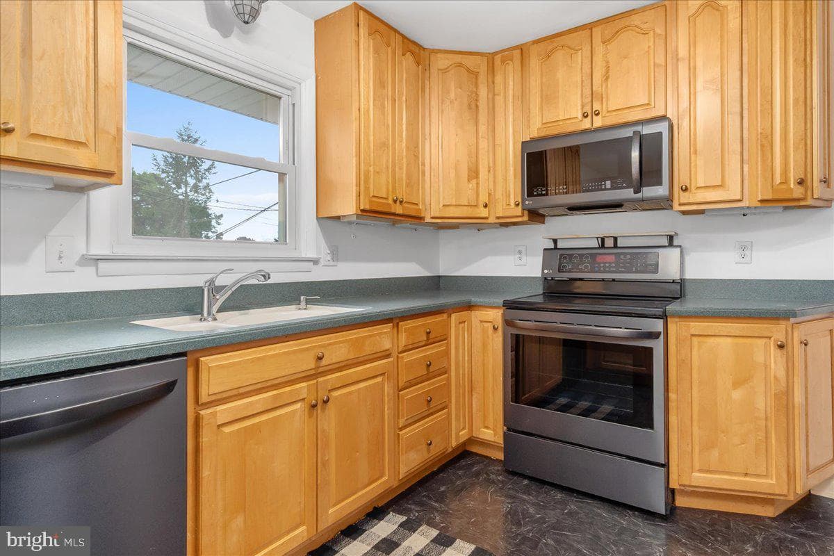 10602 Oaktree Circle photo 11