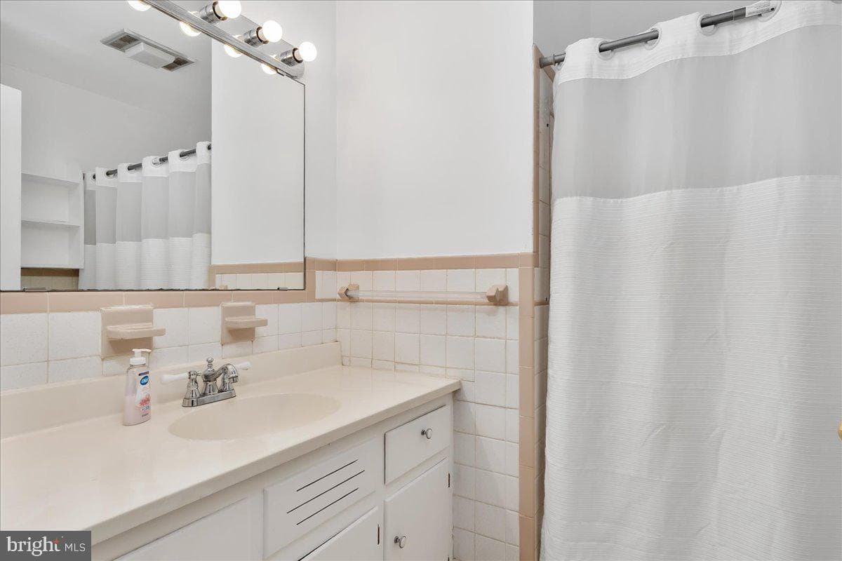 10602 Oaktree Circle photo 19