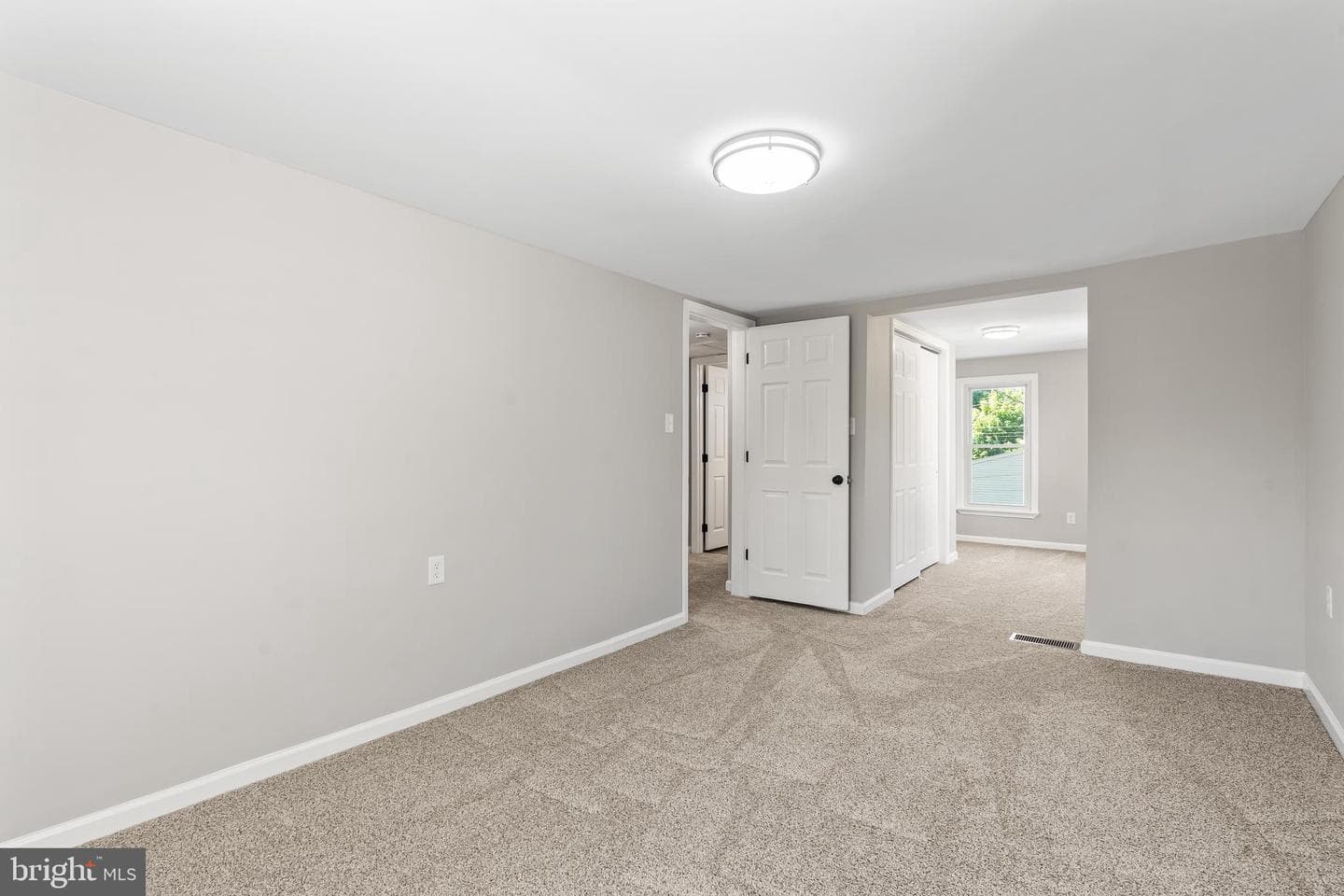 527 W Wilson Boulevard photo 18