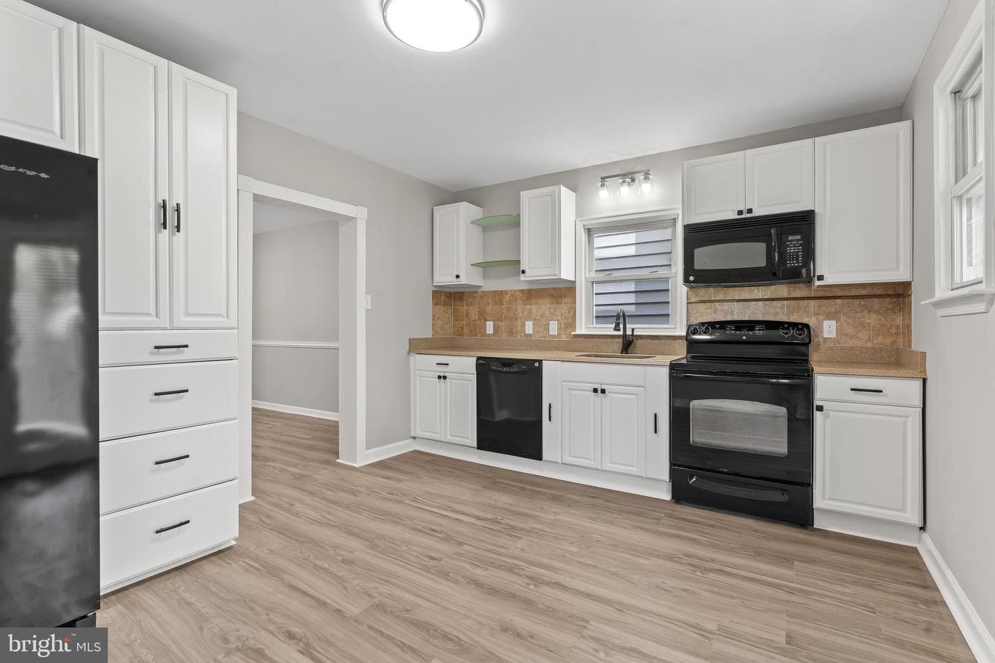 527 W Wilson Boulevard photo 9