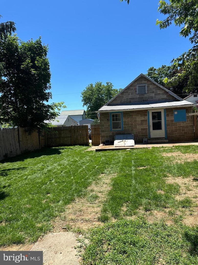 838 Georgia Avenue photo 5