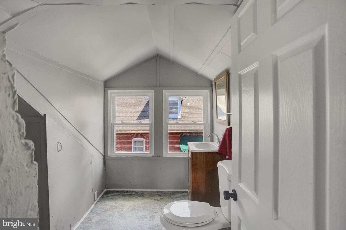 846 Guilford Avenue photo 29