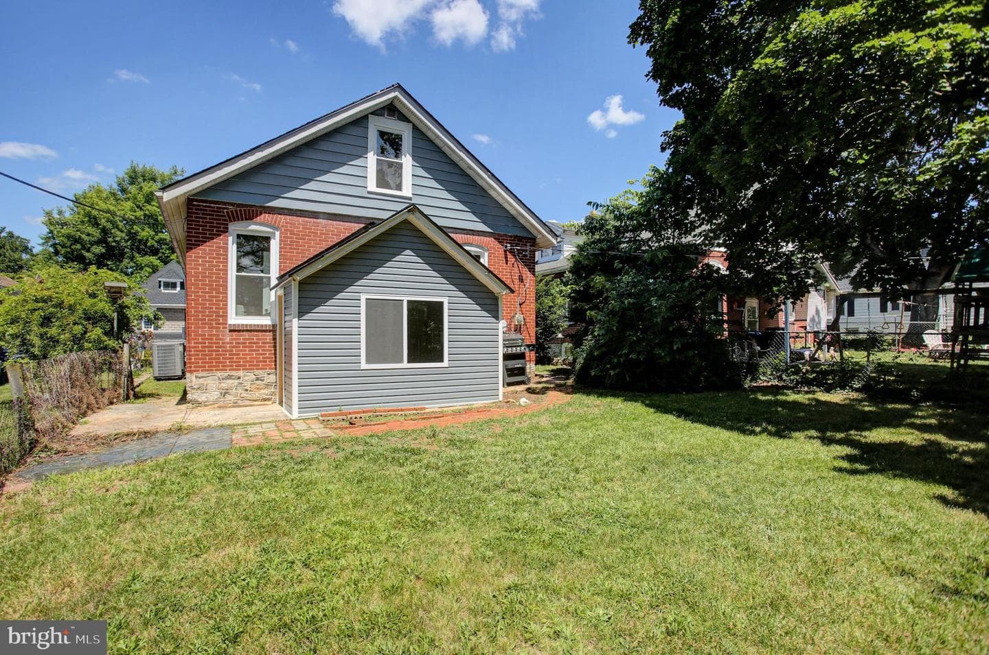 846 Guilford Avenue photo 42
