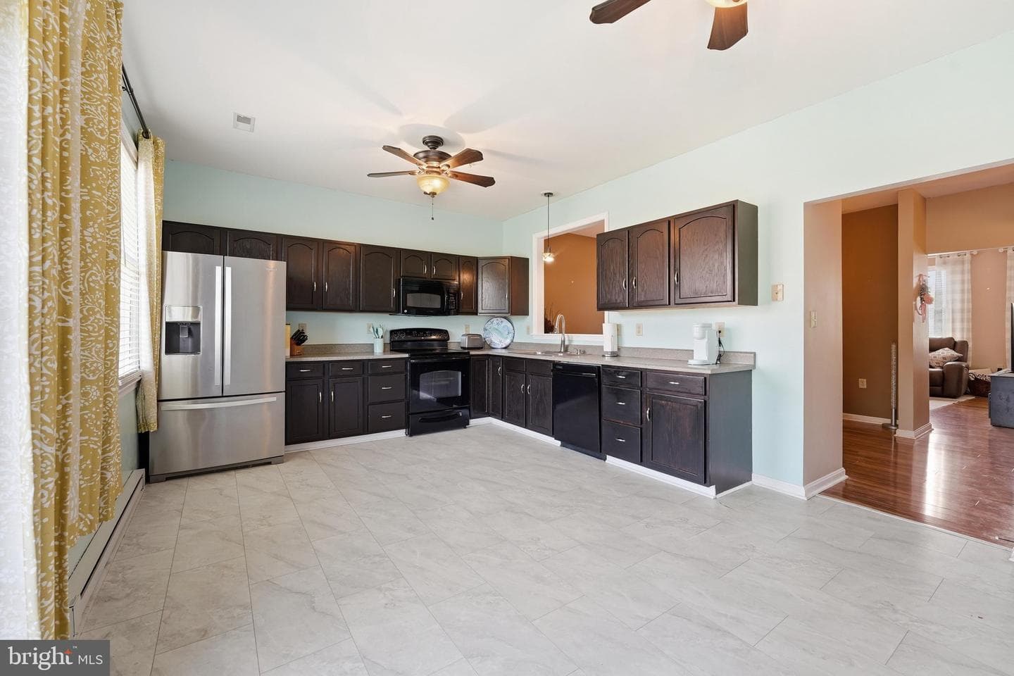 547 Pangborn Boulevard photo 13