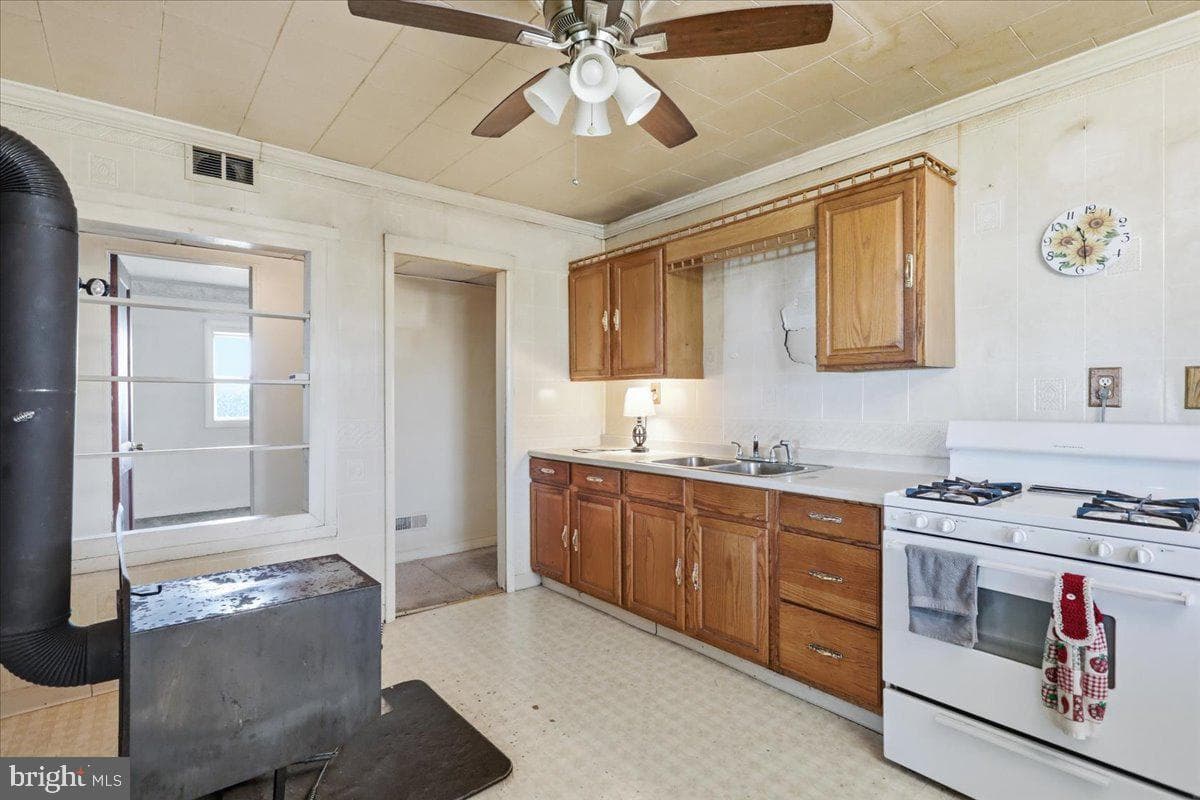 13844 Clear Spring Rd photo 7