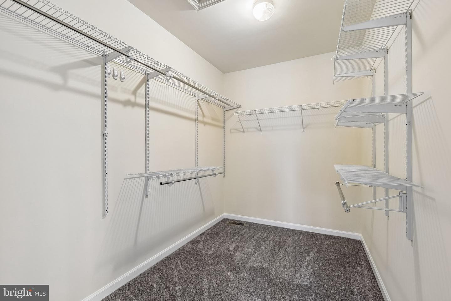 18122 Samuel Cir photo 25