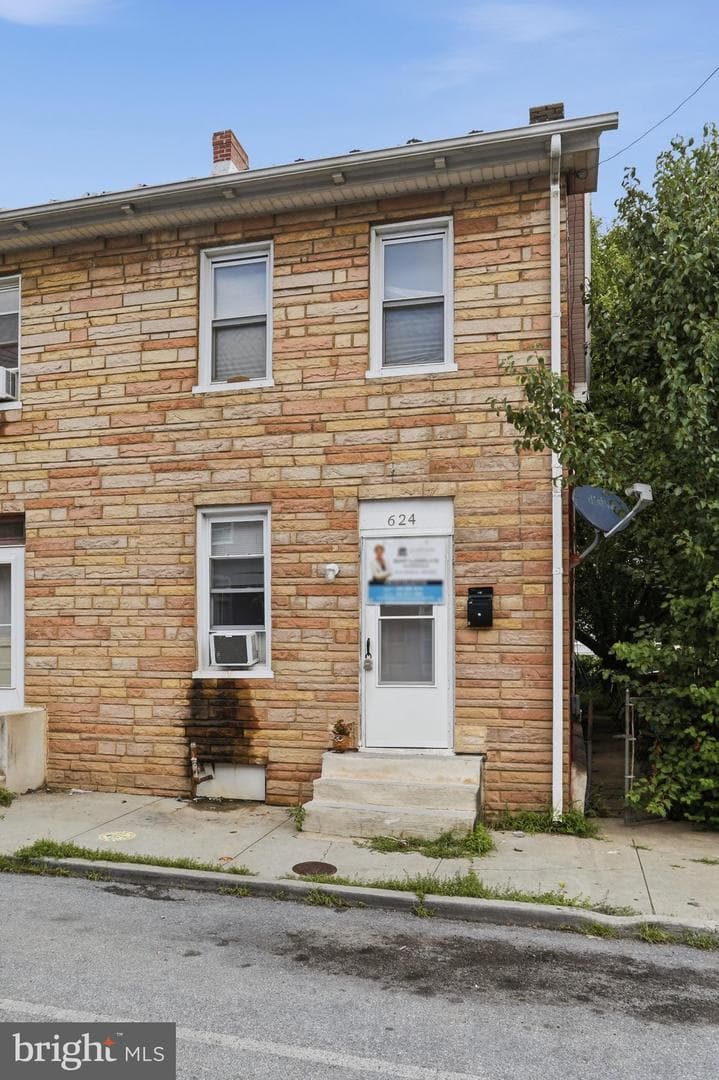 624 George Street photo 5