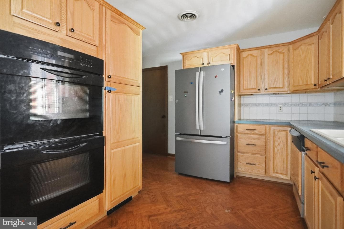 11911 Sycamore Drive photo 9
