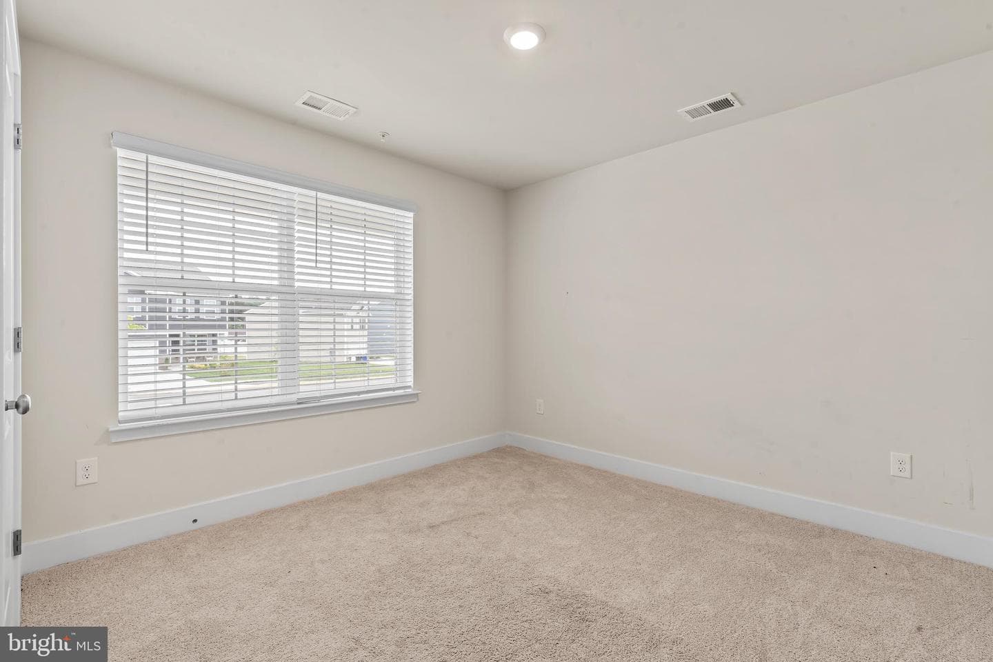 672 Armstrong Avenue photo 29