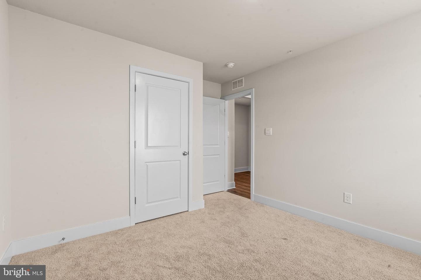 672 Armstrong Avenue photo 32