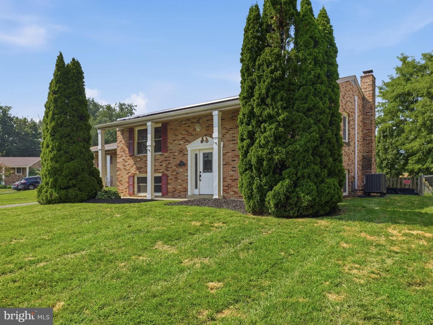 17608 Forest Glen Circle photo 3