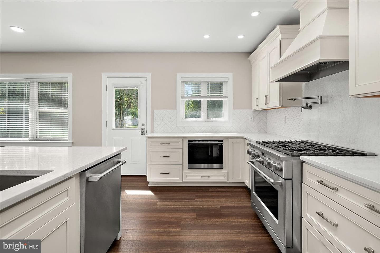 1105 Riverside Drive photo 16