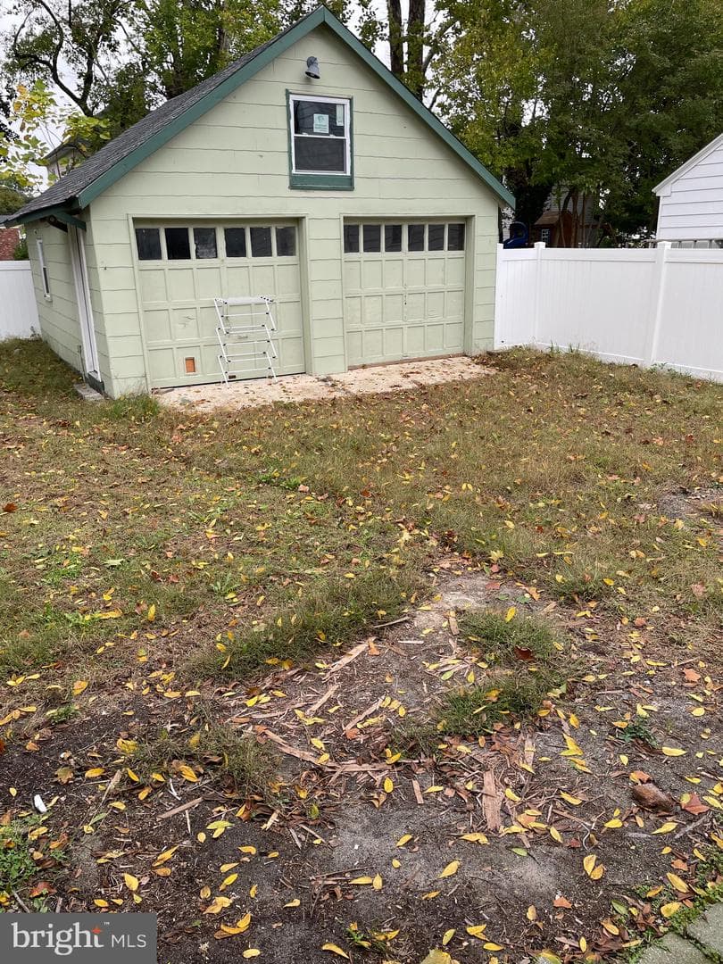 223 North Boulevard photo 17