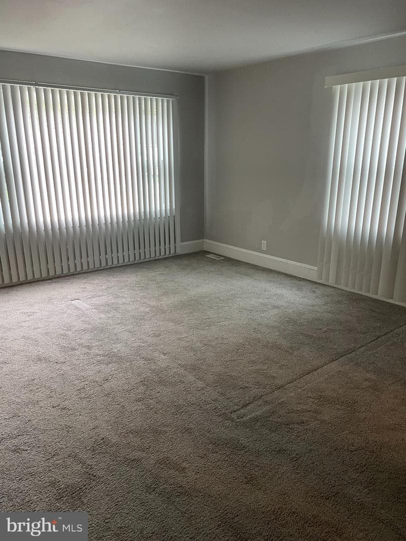 223 North Boulevard photo 2