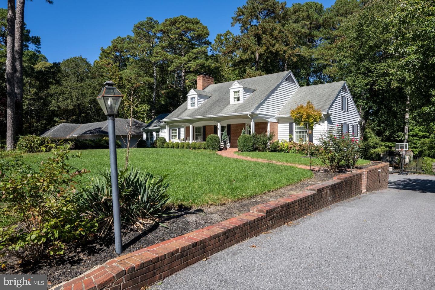409 Rolling Rd photo 3