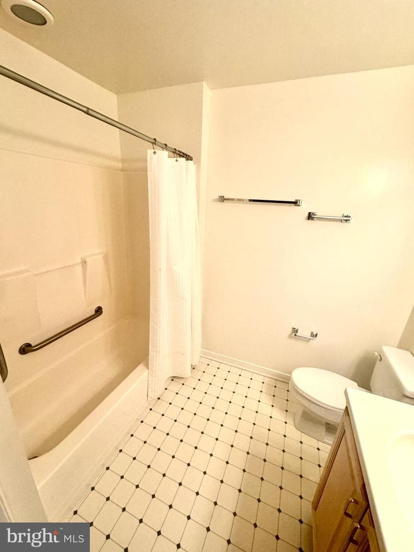 1105 S Schumaker Drive #b-200 photo 12