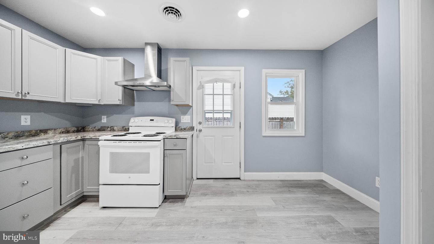 1007 Spring Avenue photo 2