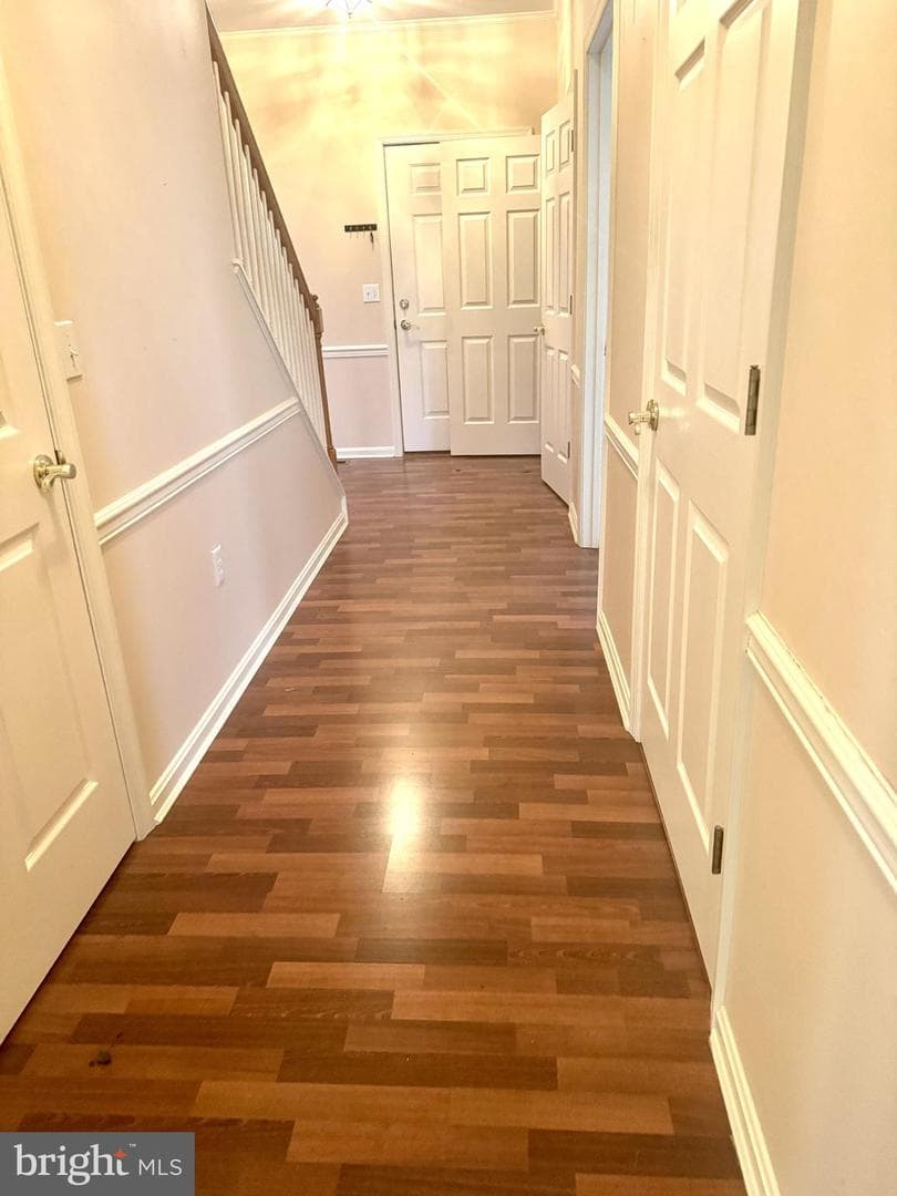 925 Winding Way photo 4