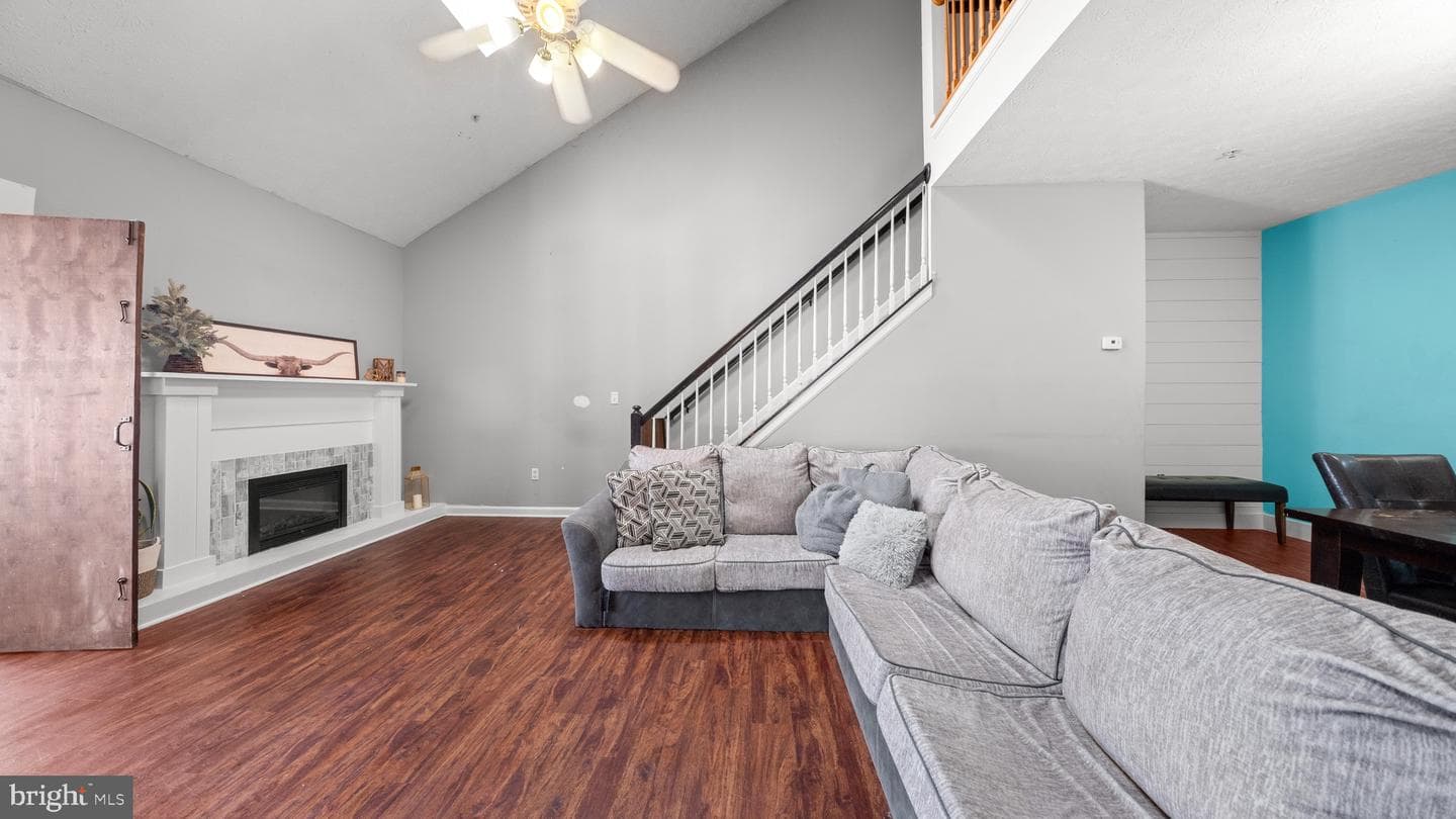 9016 Executive Club Dr photo 8