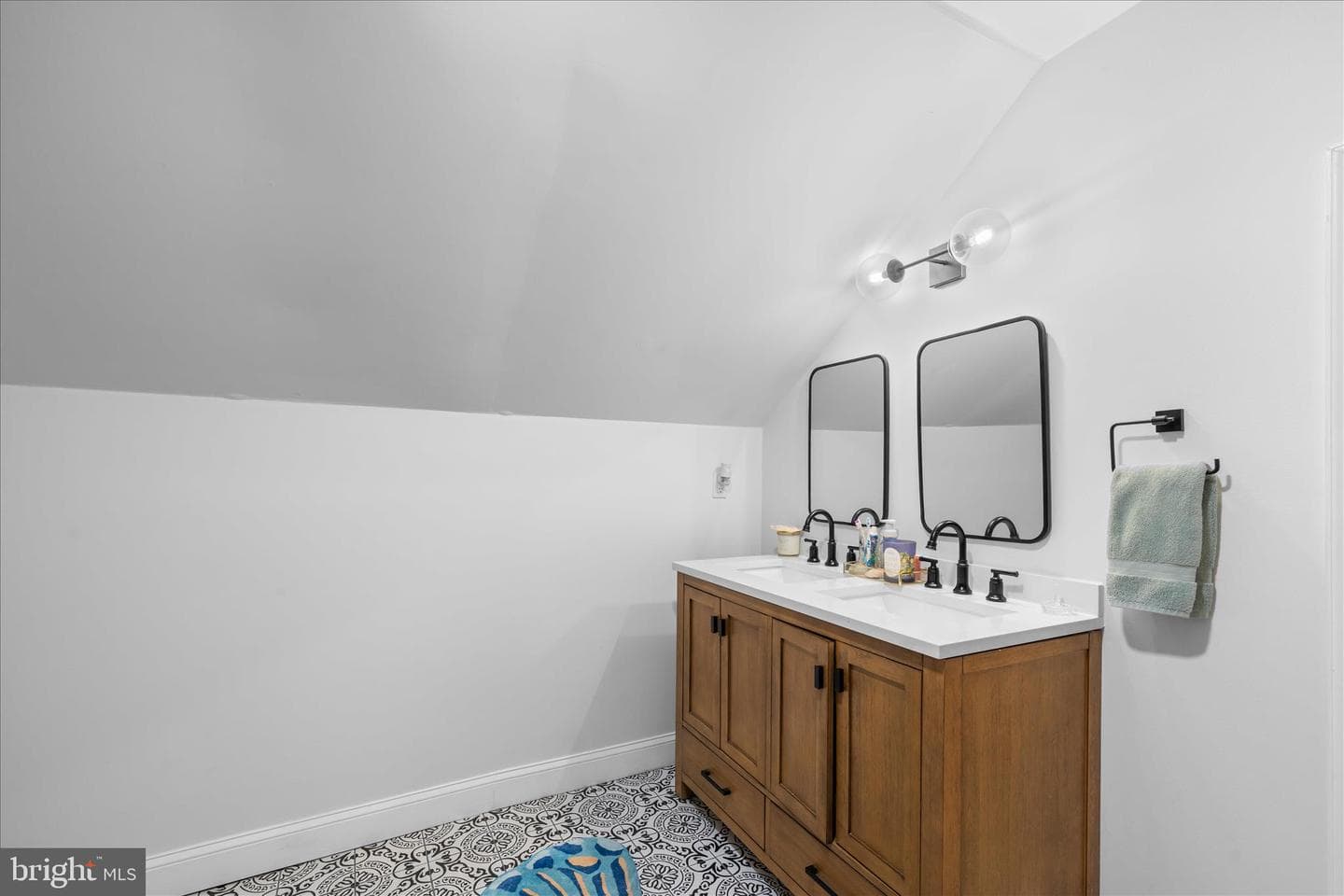 355 Carey Avenue photo 32
