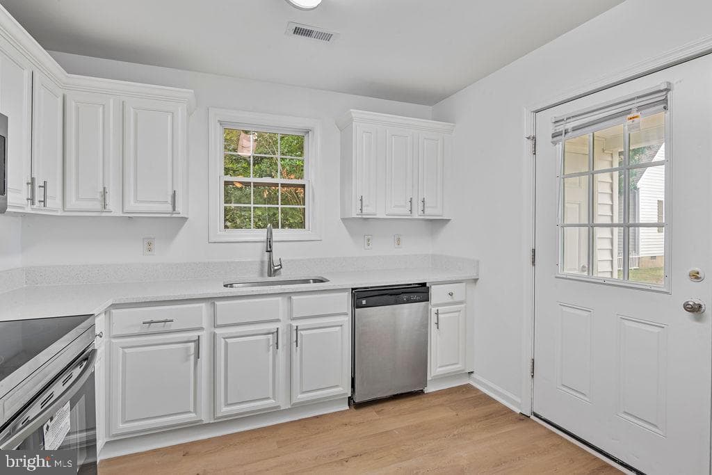 905 Hanover Street photo 19