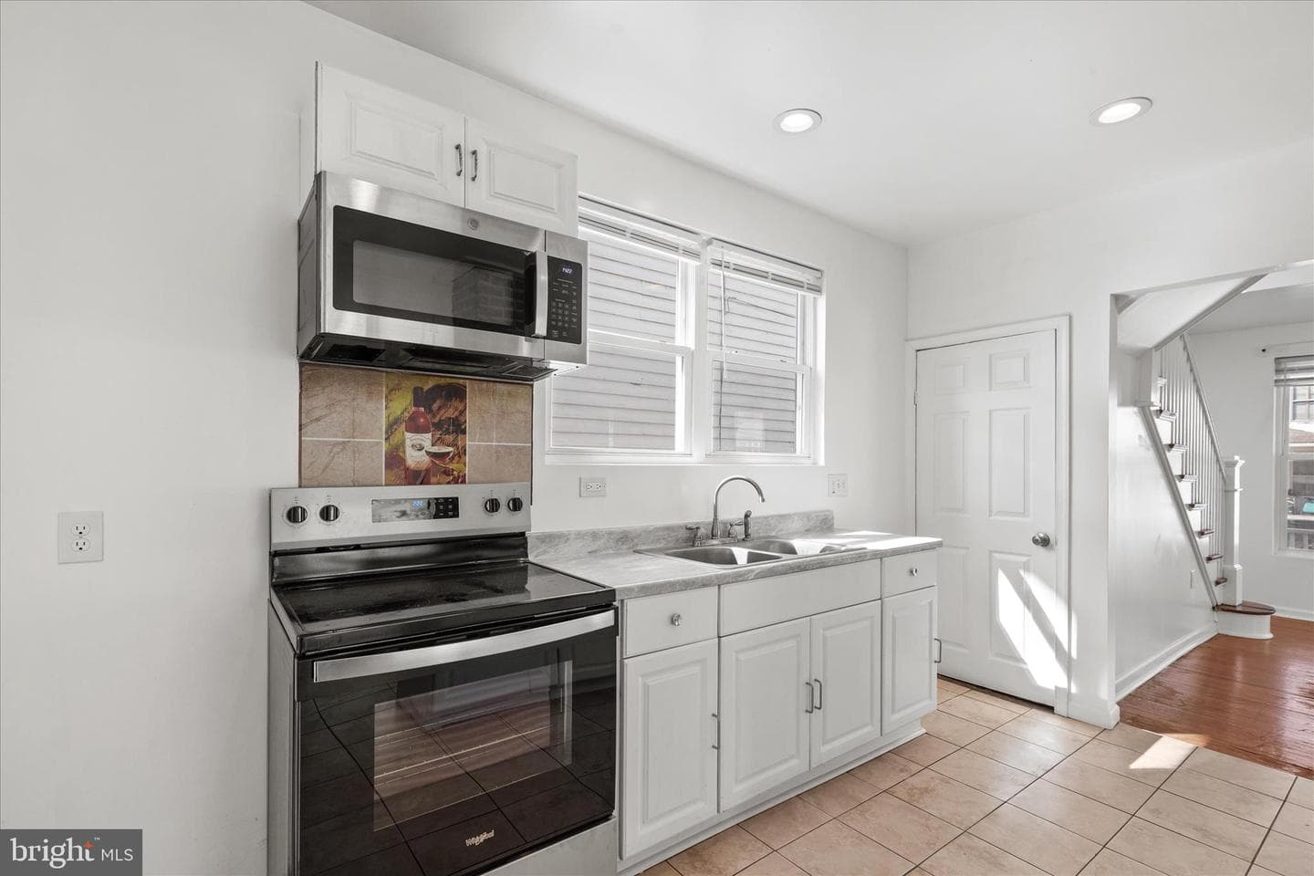302 Hazel Avenue photo 9