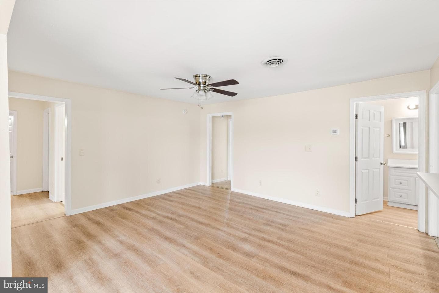 308 E Cedar Lane photo 12
