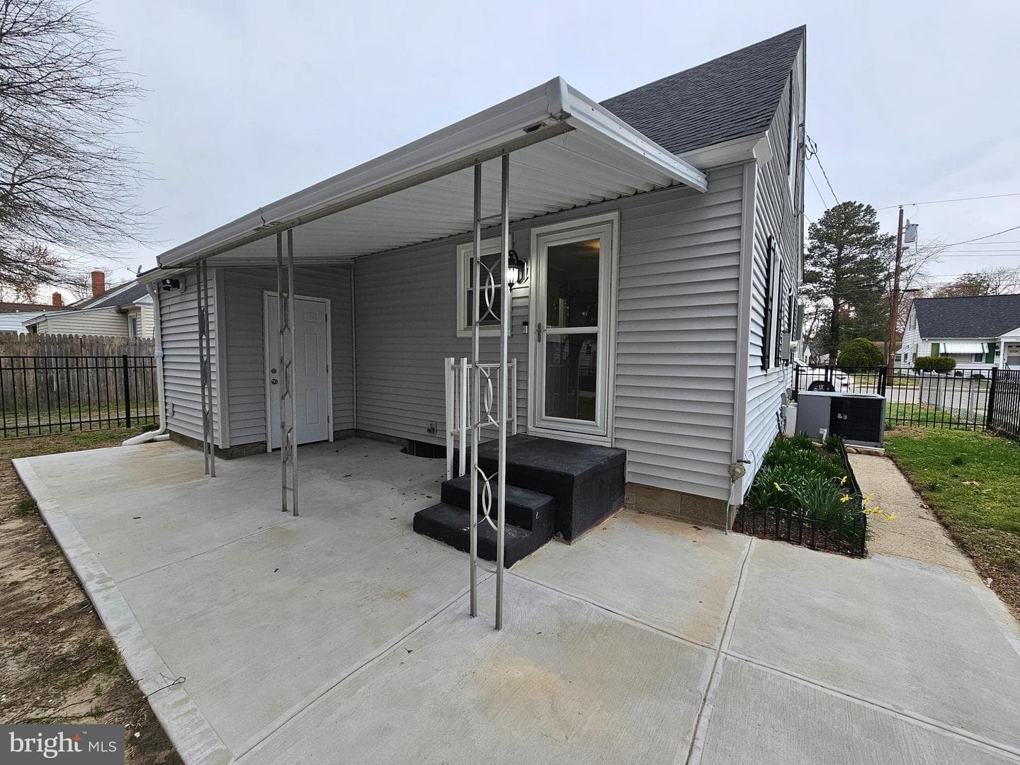 312 S Haven Avenue photo 22